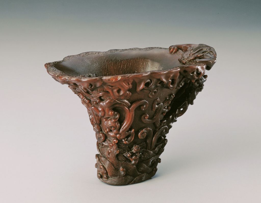 图片[1]-Rhinoceros horn carved dragon handle sea water dragon shaped cup-China Archive